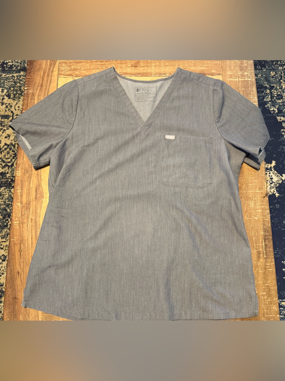 Figs Men's Grey V-Neck Short Sleeve Scrub Top
